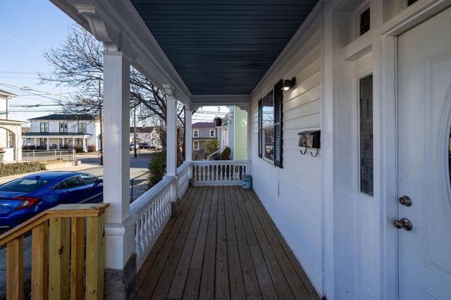 606 WINTHROP ST, Staunton, VA 24401