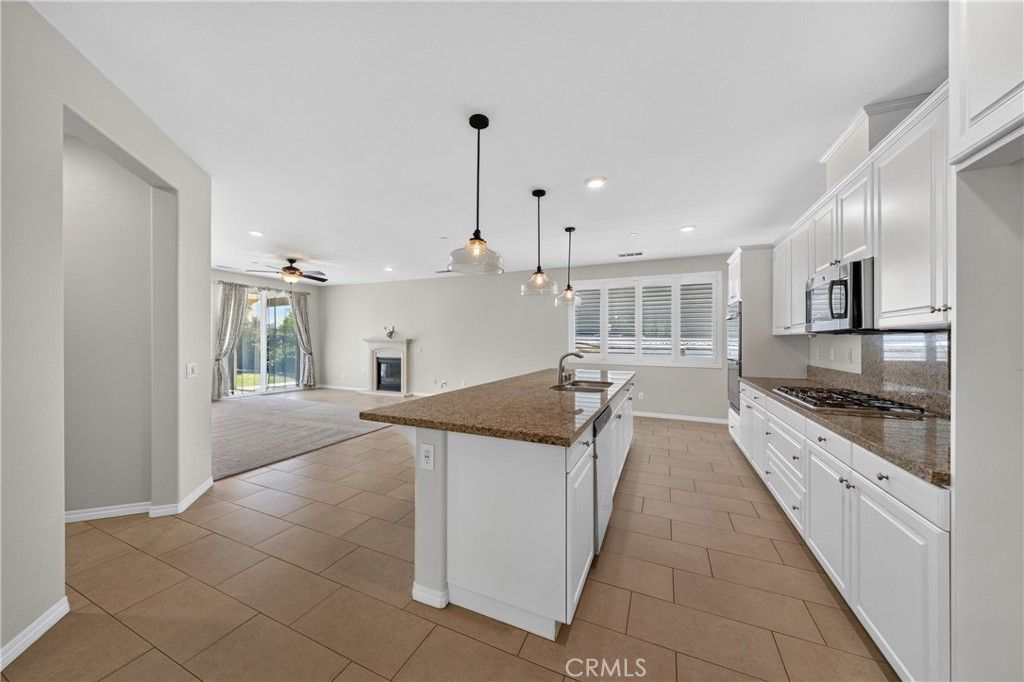 Image 9 of property listing at 37568 River Oats Lane, Murrieta, CA 92563