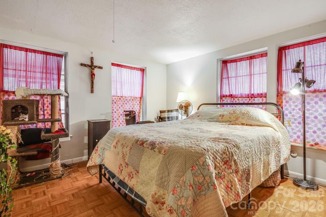 55 Heavenly Lane, Fairview, NC 28730