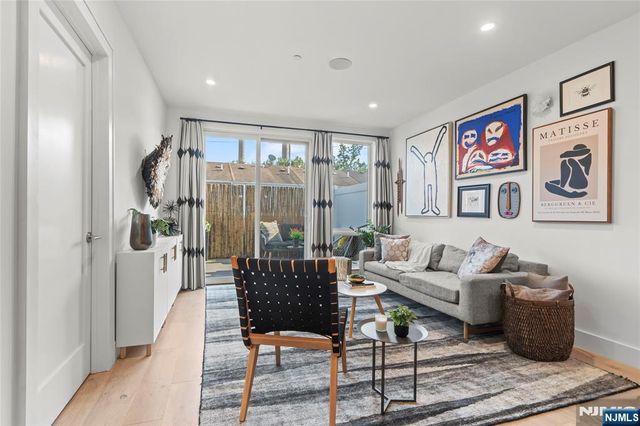 371 2nd Street 2B, Jersey City, NJ 07302