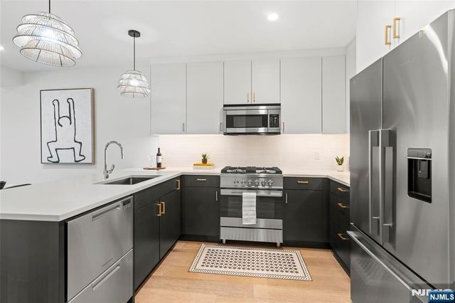 371 2nd Street 2B, Jersey City, NJ 07302