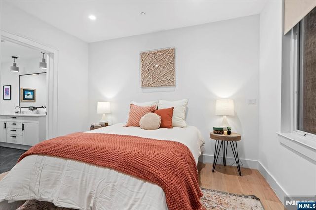 371 2nd Street 2B, Jersey City, NJ 07302