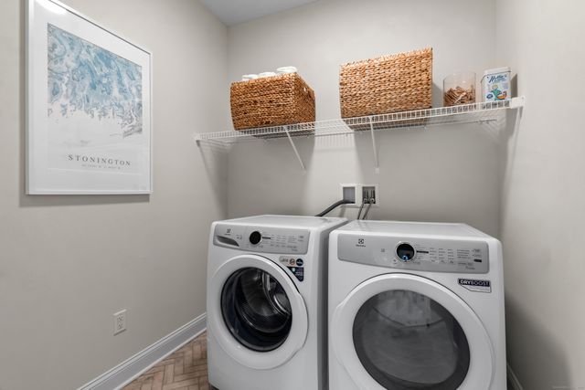 25 Summertime Circle, Stonington, CT 06379