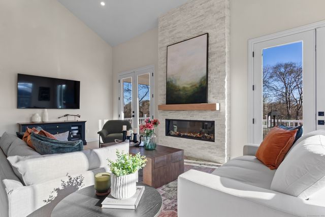 25 Summertime Circle, Stonington, CT 06379