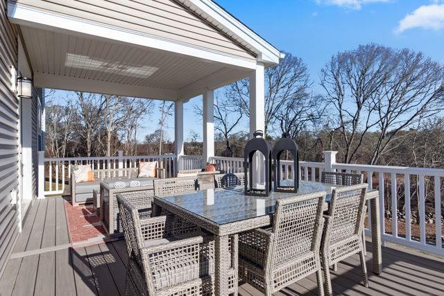 25 Summertime Circle, Stonington, CT 06379