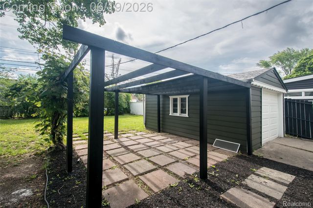 2330 Buckingham Avenue, Berkley, MI 48072