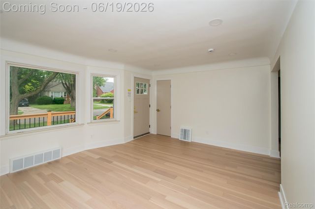 2330 Buckingham Avenue, Berkley, MI 48072