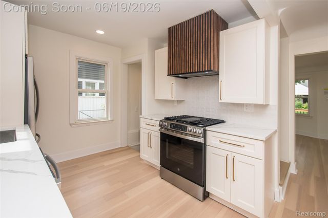 2330 Buckingham Avenue, Berkley, MI 48072