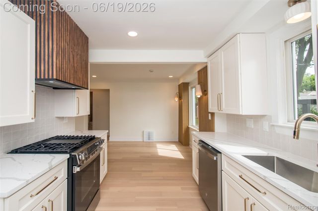 2330 Buckingham Avenue, Berkley, MI 48072