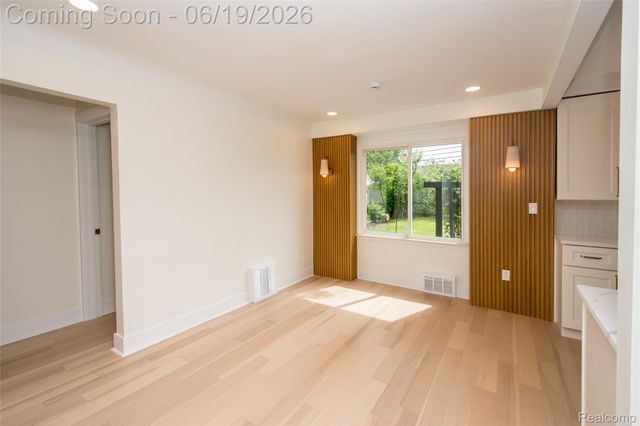2330 Buckingham Avenue, Berkley, MI 48072