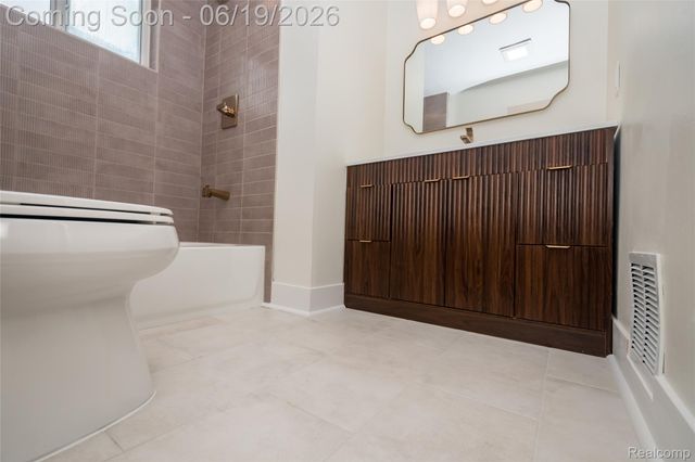 2330 Buckingham Avenue, Berkley, MI 48072