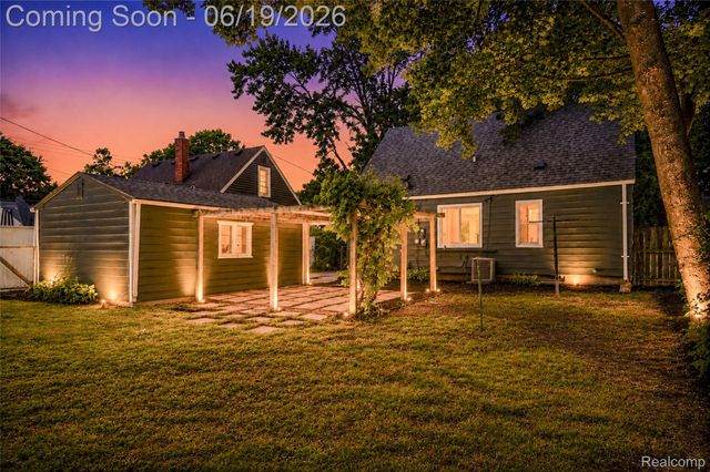 2330 Buckingham Avenue, Berkley, MI 48072