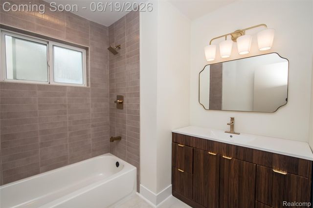 2330 Buckingham Avenue, Berkley, MI 48072