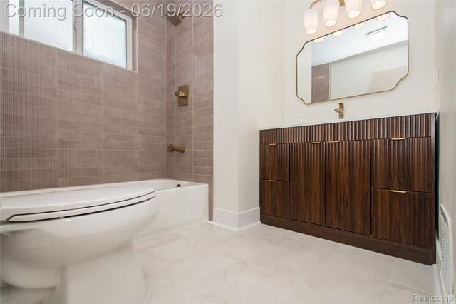 2330 Buckingham Avenue, Berkley, MI 48072
