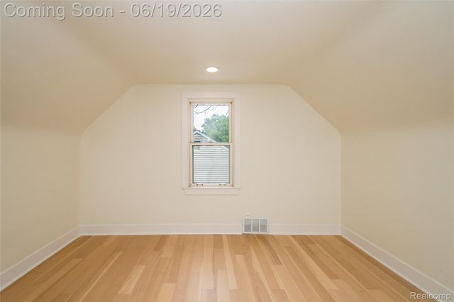 2330 Buckingham Avenue, Berkley, MI 48072