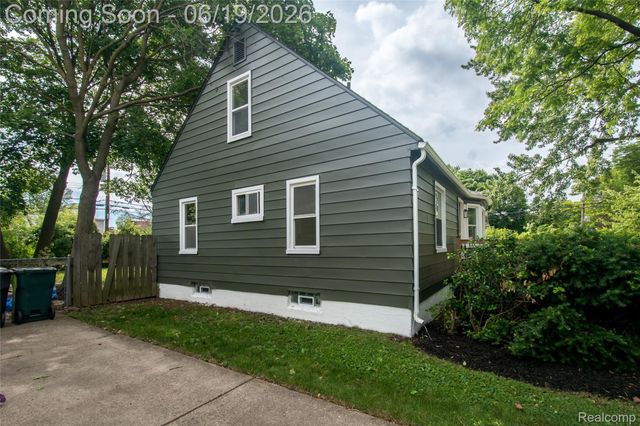 2330 Buckingham Avenue, Berkley, MI 48072