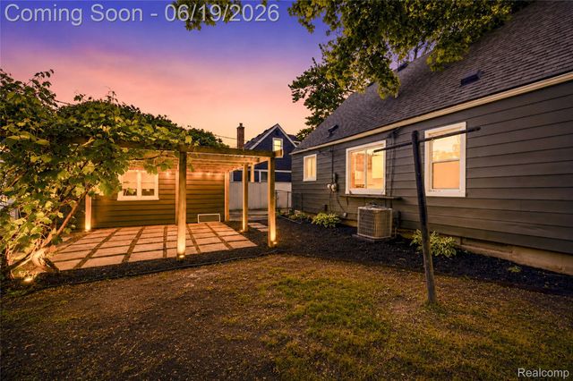 2330 Buckingham Avenue, Berkley, MI 48072