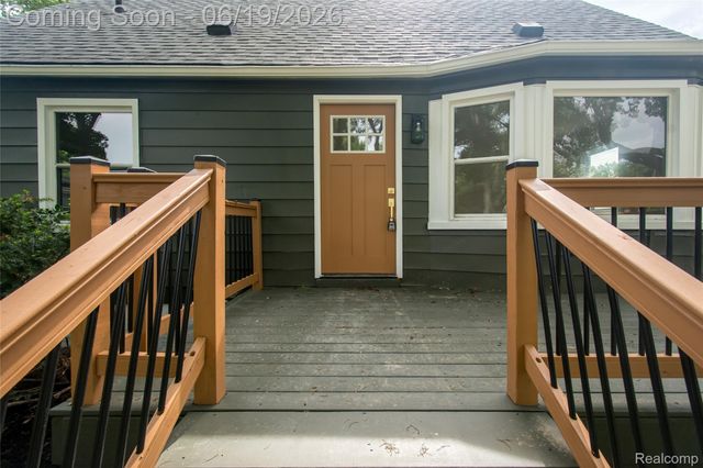2330 Buckingham Avenue, Berkley, MI 48072