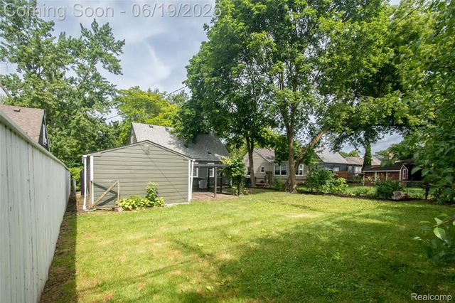 2330 Buckingham Avenue, Berkley, MI 48072