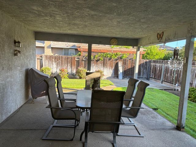 1691 Davis St, Ripon, CA 95366