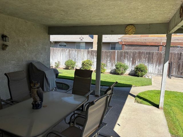 1691 Davis St, Ripon, CA 95366