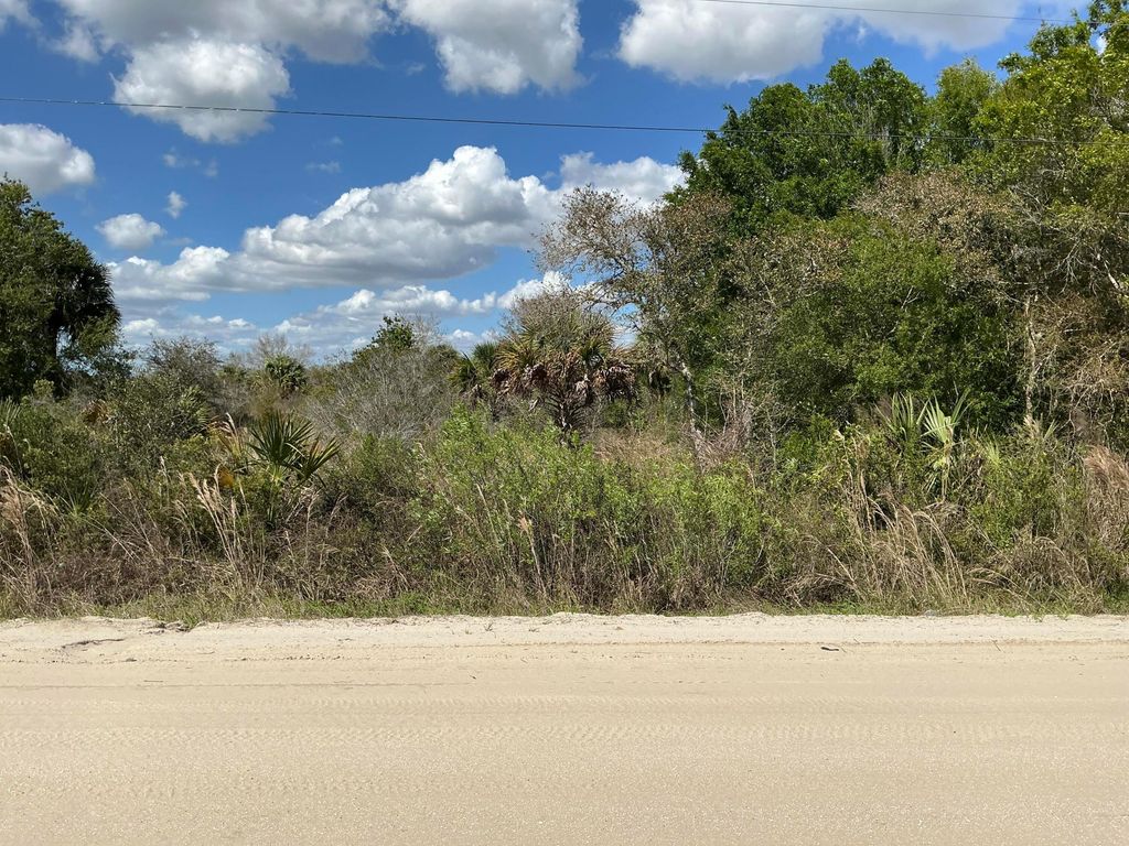 19025 NW 272nd Street, Okeechobee, FL 34972