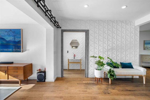 7770 Hawthorne Ave, Miami Beach, FL 33141