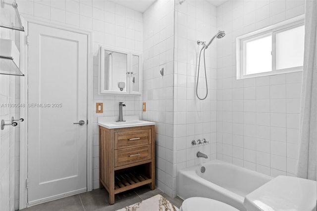 7770 Hawthorne Ave, Miami Beach, FL 33141