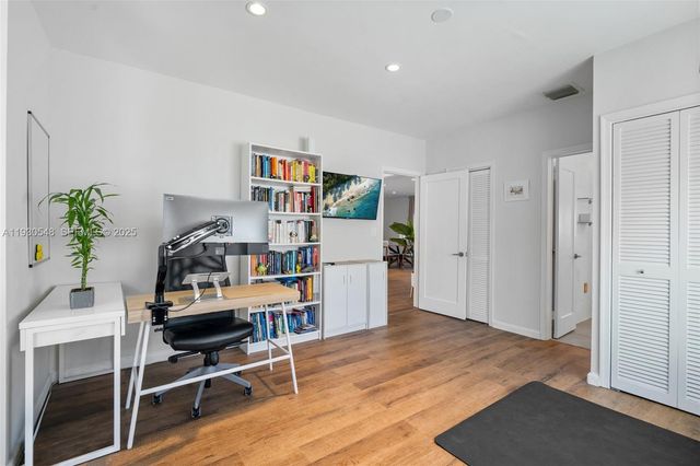 7770 Hawthorne Ave, Miami Beach, FL 33141