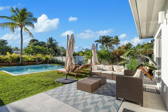 7770 Hawthorne Ave, Miami Beach, FL 33141