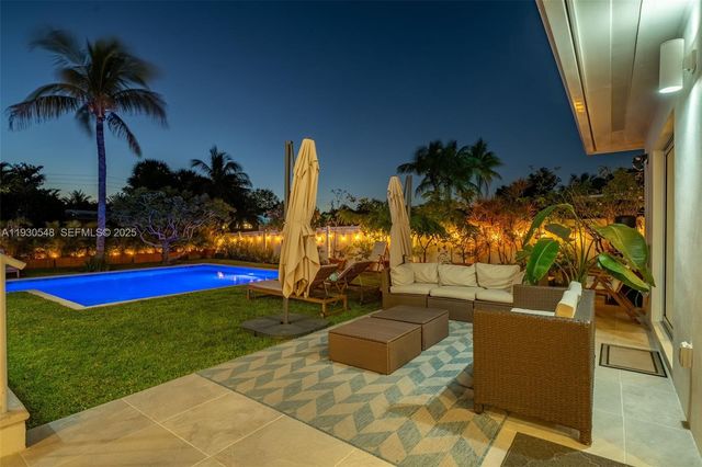 7770 Hawthorne Ave, Miami Beach, FL 33141