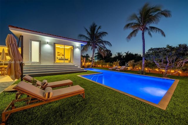 7770 Hawthorne Ave, Miami Beach, FL 33141