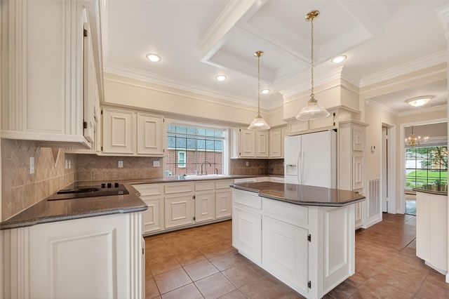 1915 Sandy Schoals, League City, TX 77573