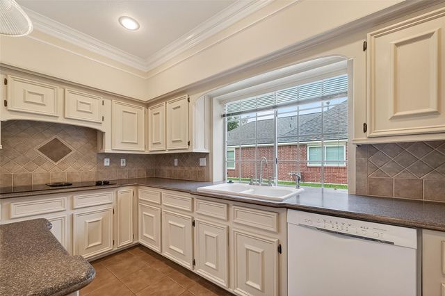 1915 Sandy Schoals, League City, TX 77573