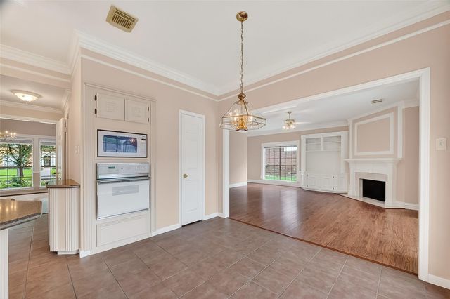 1915 Sandy Schoals, League City, TX 77573