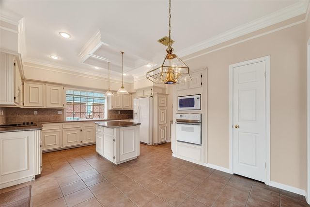 1915 Sandy Schoals, League City, TX 77573