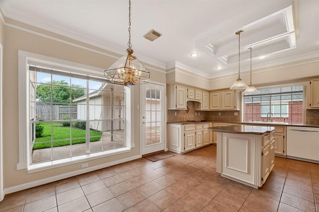 1915 Sandy Schoals, League City, TX 77573