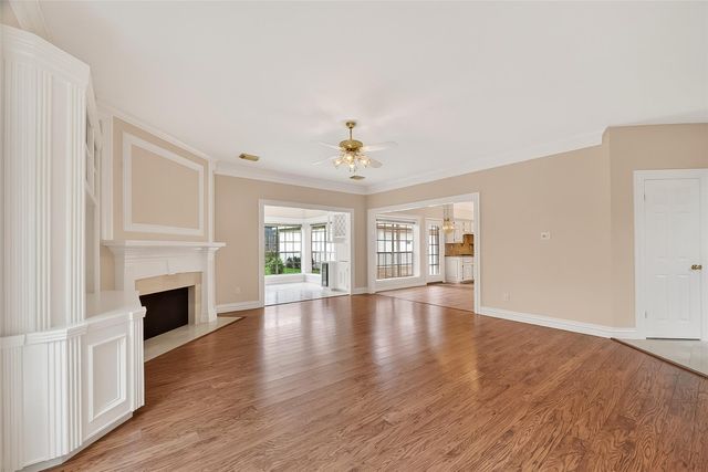 1915 Sandy Schoals, League City, TX 77573