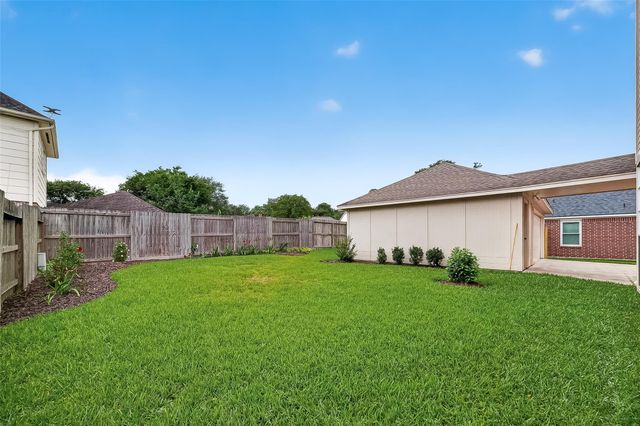 1915 Sandy Schoals, League City, TX 77573