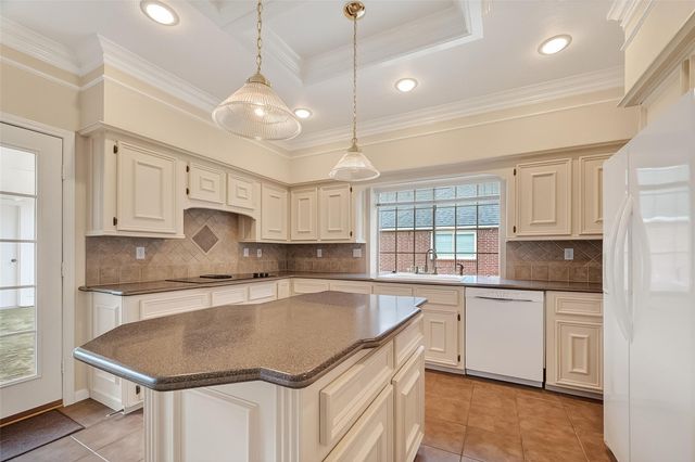 1915 Sandy Schoals, League City, TX 77573