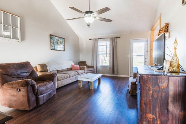 102 Elbert Ct, Christiana, TN 37037