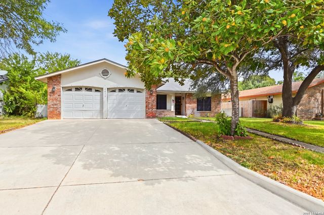 4835 BINZ ENGLEMAN RD, Kirby, TX 78219
