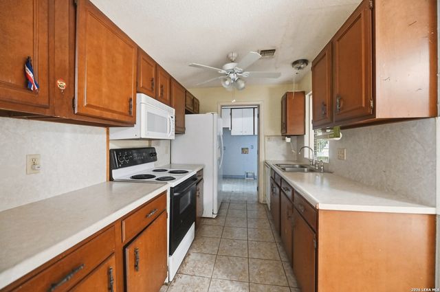 4835 BINZ ENGLEMAN RD, Kirby, TX 78219