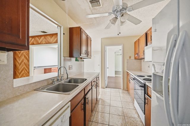 4835 BINZ ENGLEMAN RD, Kirby, TX 78219