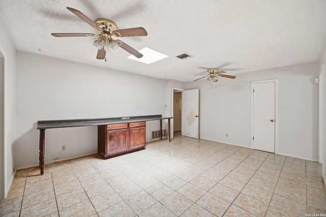 4835 BINZ ENGLEMAN RD, Kirby, TX 78219