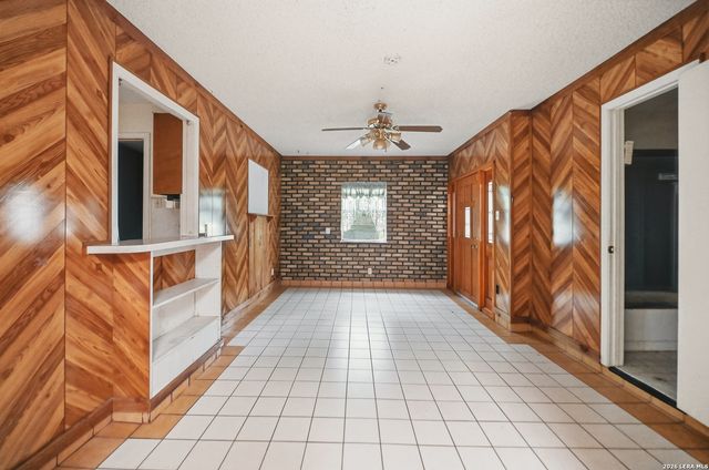 4835 BINZ ENGLEMAN RD, Kirby, TX 78219