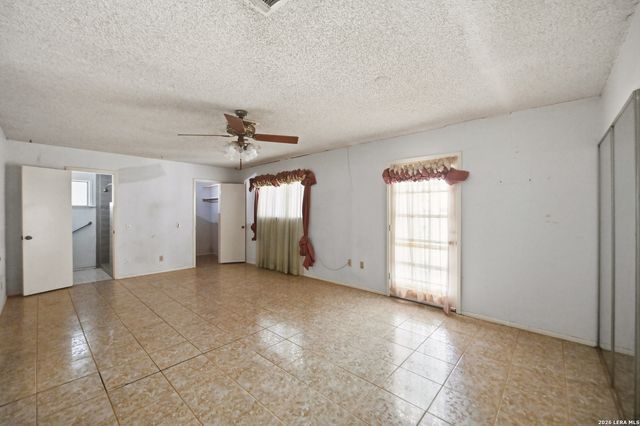 4835 BINZ ENGLEMAN RD, Kirby, TX 78219