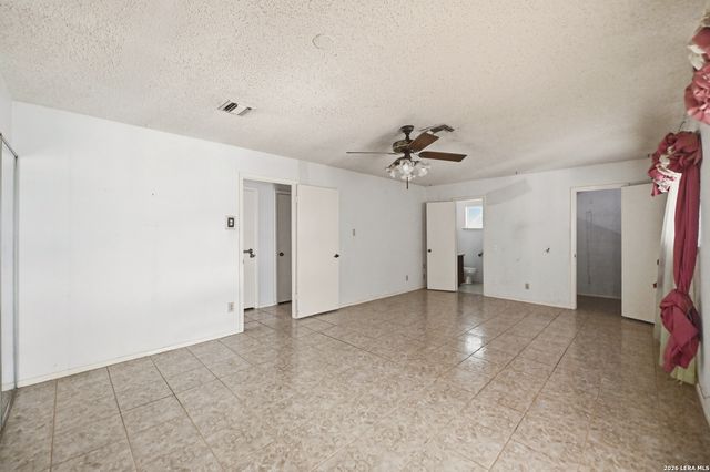 4835 BINZ ENGLEMAN RD, Kirby, TX 78219