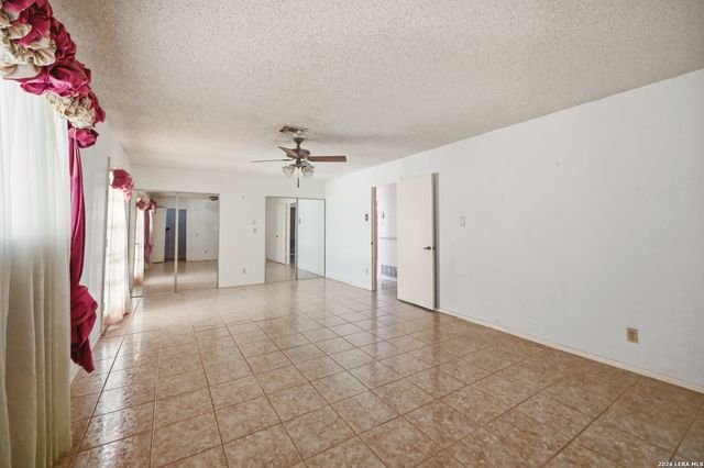 4835 BINZ ENGLEMAN RD, Kirby, TX 78219