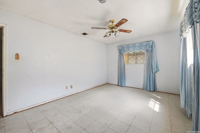 4835 BINZ ENGLEMAN RD, Kirby, TX 78219